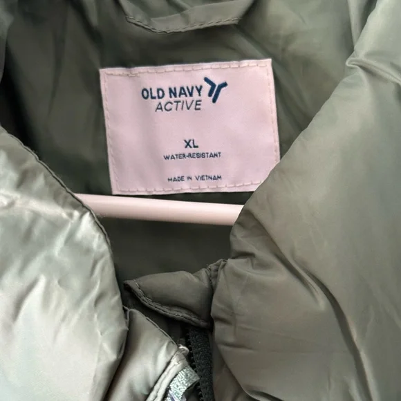 Old Navy Active Water Resistant Sage Quilted Vest Womens XL EUC - Picture 2 of 8
